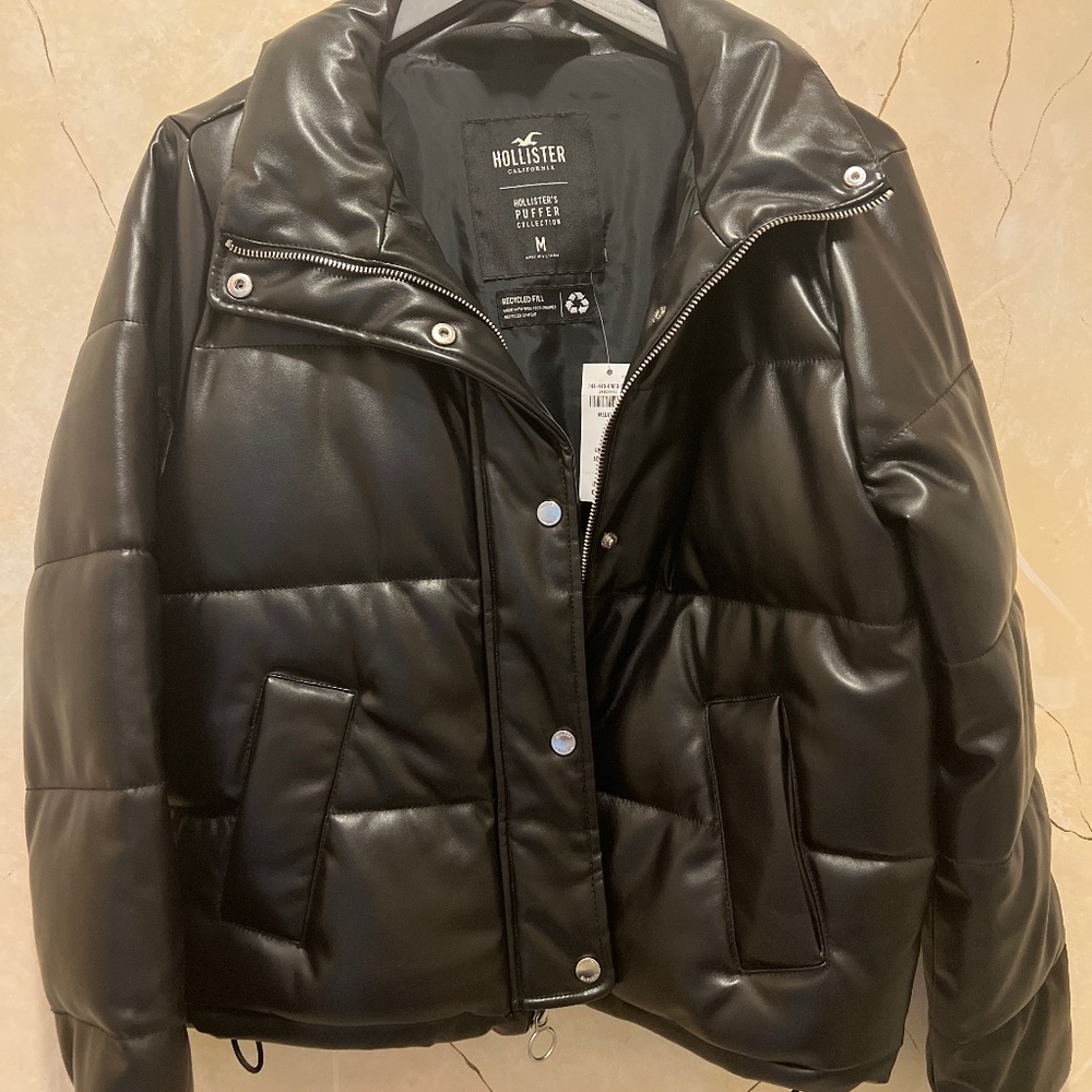 Hollister puffer